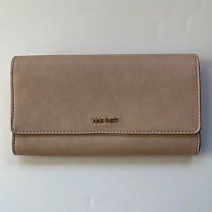 Nine West tan colored women’s wallet with coin zip pocket and card pocket